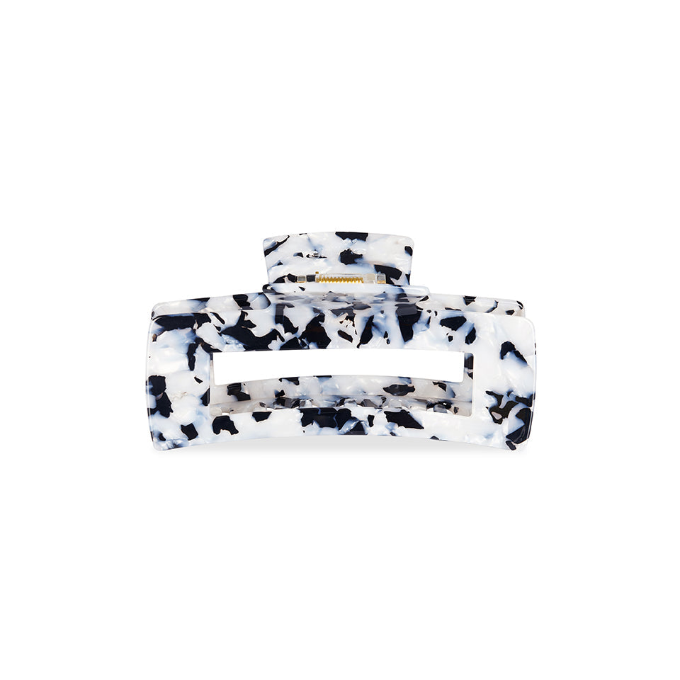 Unsere 10,5 cm Haarklammer aus Bio Acetat im Tortoise-Muster in schwarz-weiß