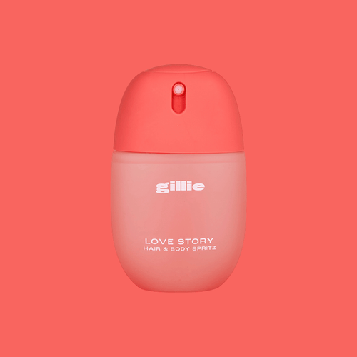 gillie Love Story Hair & Body Spritz auf korallfarbenem Hintergrund mit der Duftkategorie Floral.