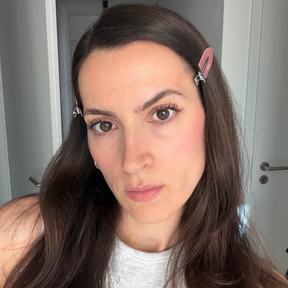 gilliePinkMakenUpClips