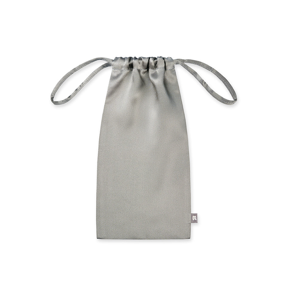 Reisebeutel in weiß aus Seide für den Kissen Bezüg.