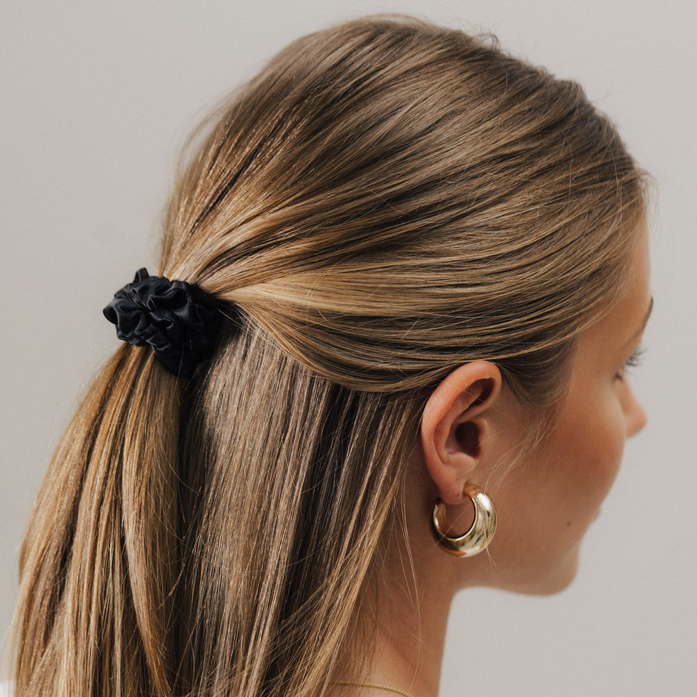 2er Pack beige Seiden Scrunchies in S.